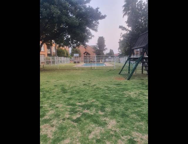 2 BEDROOM APARTMENT FOR SALE IN FLORIDA LAKE